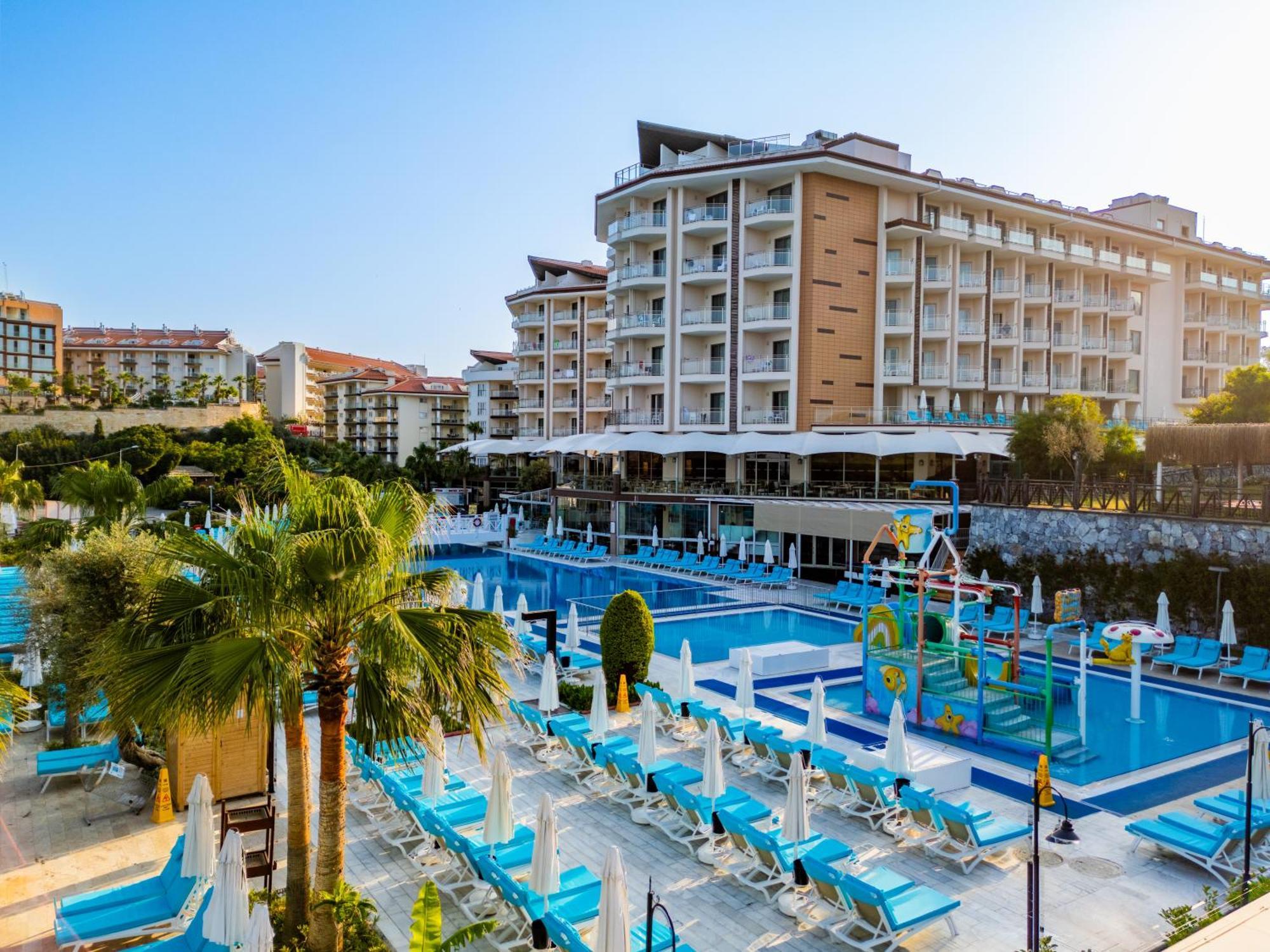 รามาดา รีสอร์ต บาย วินด์แฮม คูซาดาซิ Hotel คูซาดาซี ภายนอก รูปภาพ