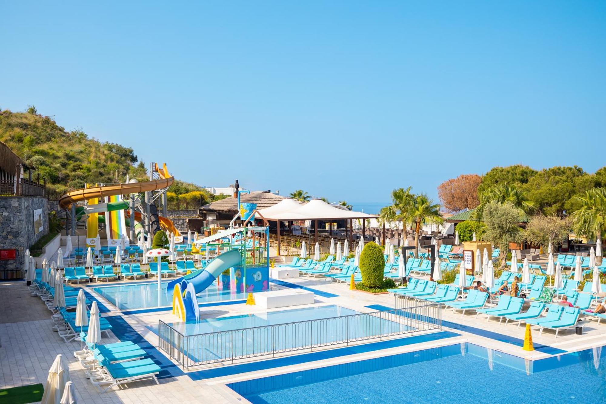 รามาดา รีสอร์ต บาย วินด์แฮม คูซาดาซิ Hotel คูซาดาซี ภายนอก รูปภาพ The water park