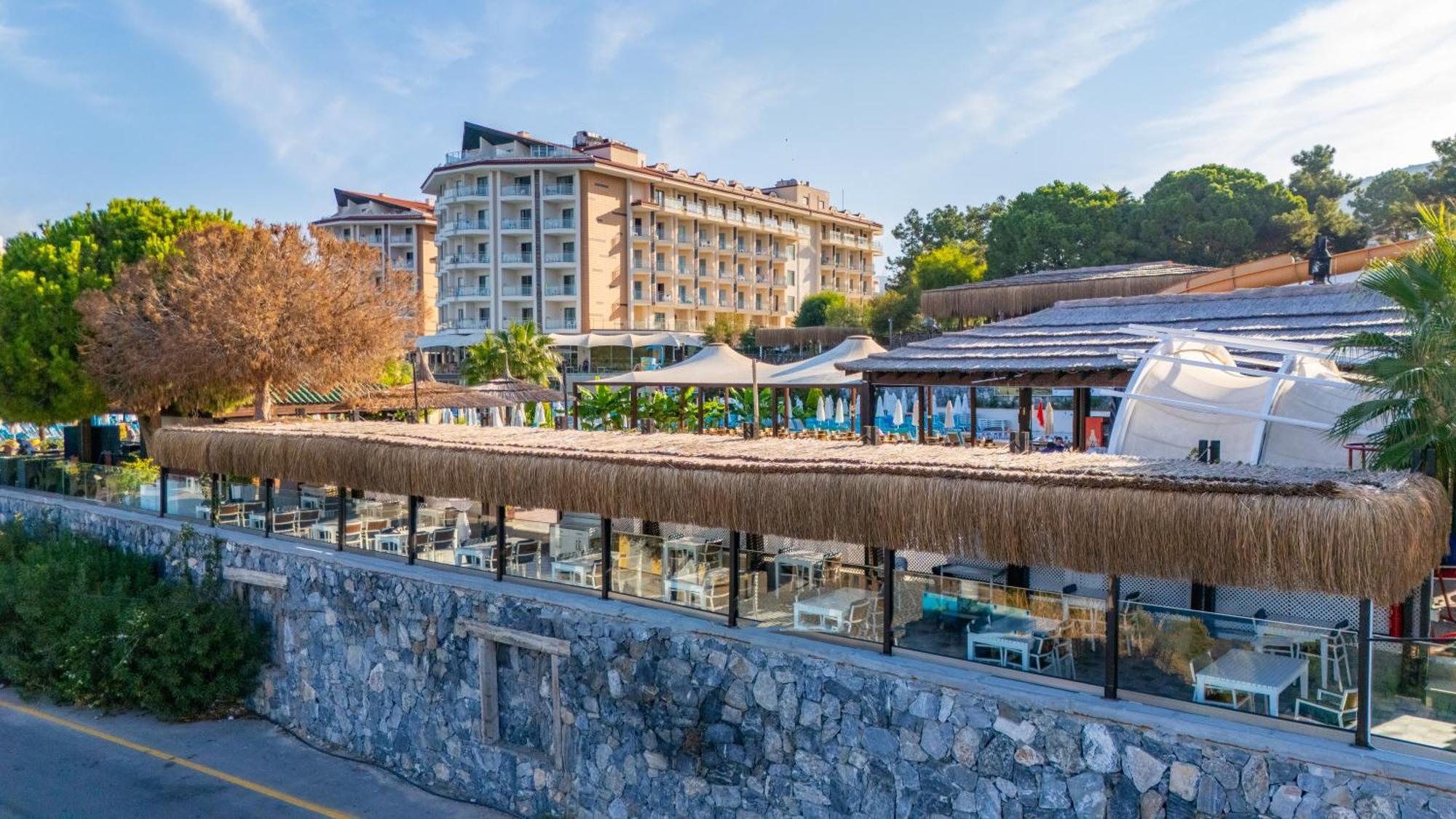 รามาดา รีสอร์ต บาย วินด์แฮม คูซาดาซิ Hotel คูซาดาซี ภายนอก รูปภาพ