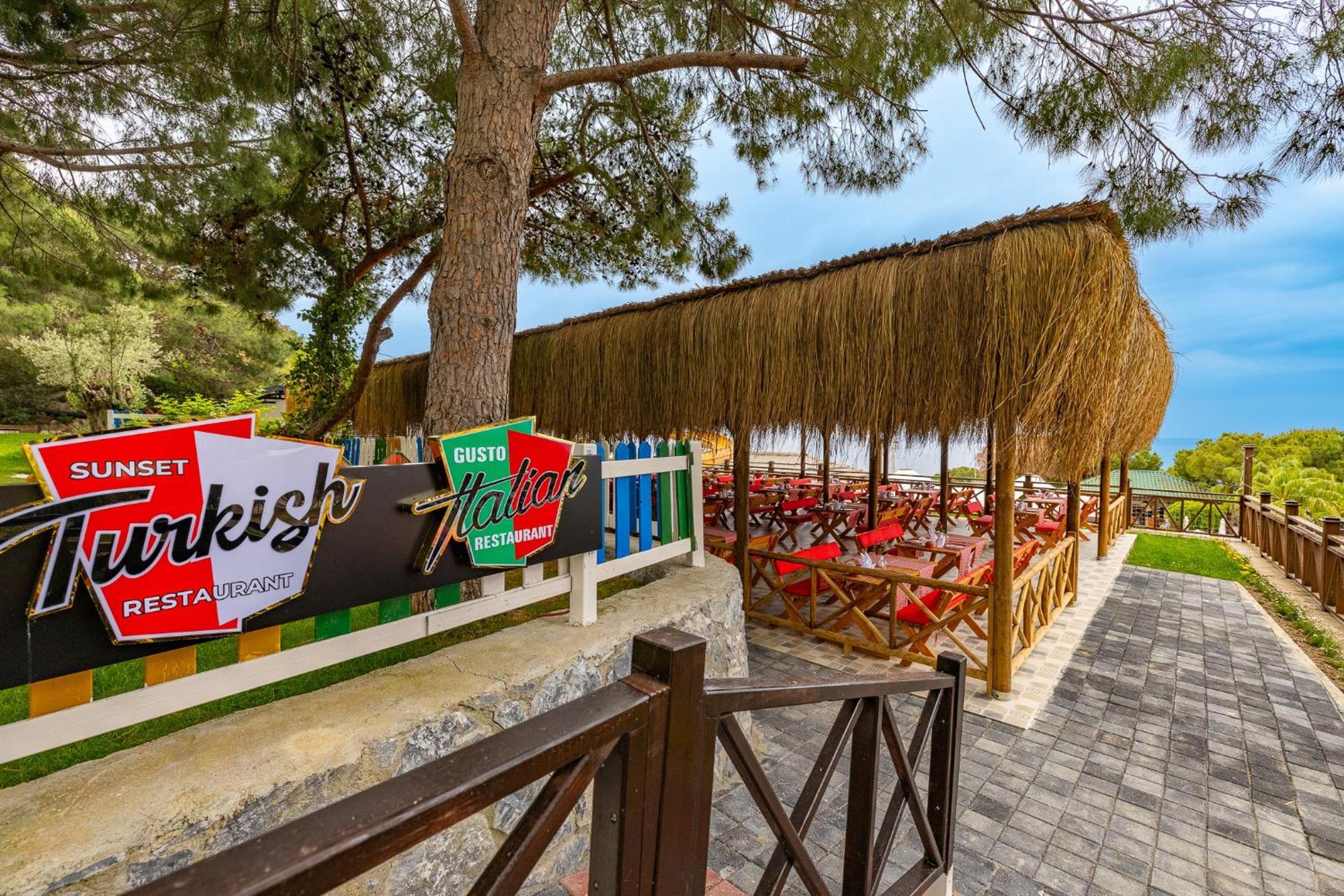 รามาดา รีสอร์ต บาย วินด์แฮม คูซาดาซิ Hotel คูซาดาซี ภายนอก รูปภาพ Turkish restaurant in Antalya