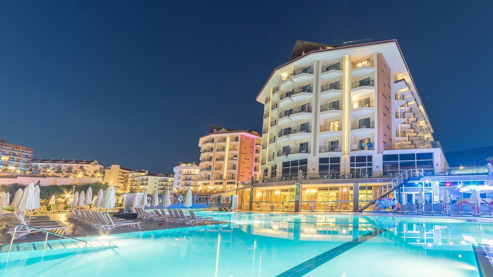 รามาดา รีสอร์ต บาย วินด์แฮม คูซาดาซิ Hotel คูซาดาซี ภายนอก รูปภาพ