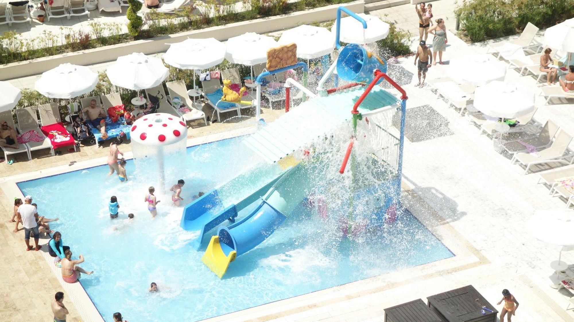 รามาดา รีสอร์ต บาย วินด์แฮม คูซาดาซิ Hotel คูซาดาซี ภายนอก รูปภาพ Aqua Park